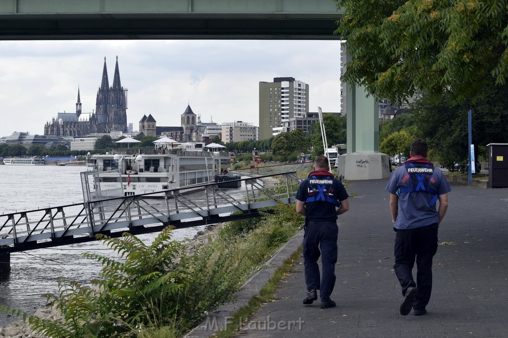 Uebung BF Taucher und Presse Koeln Zoobruecke Rhein P412.JPG - Miklos Laubert